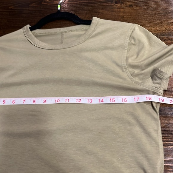 ❤️SOLD❤️Lululemon Classic Fit Cotton Blend T-Shirt in Army Green - Picture 8 of 12